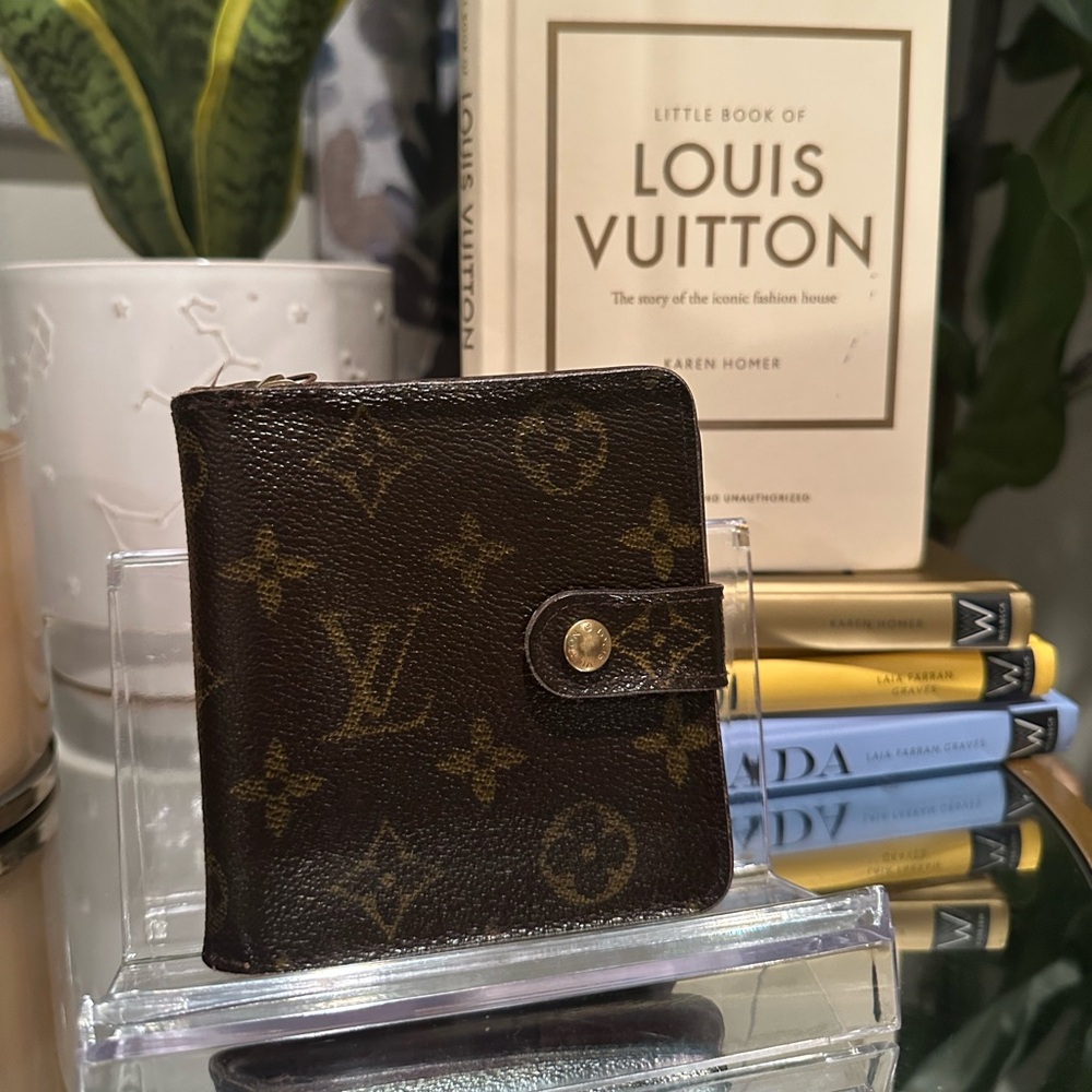 Louis Vuitton Monogram Wallet & COA